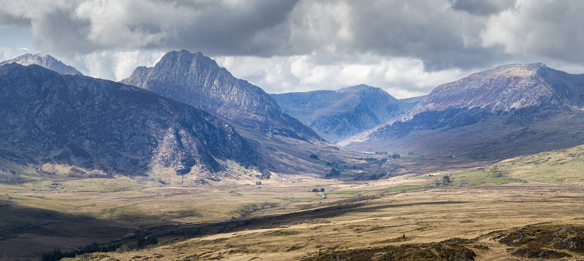 Dyffryn Ogwen from Crimpiau, Capel Curig, Eryri Dyffryn Ogwen from Crimpiau, Capel Curig, Eryri